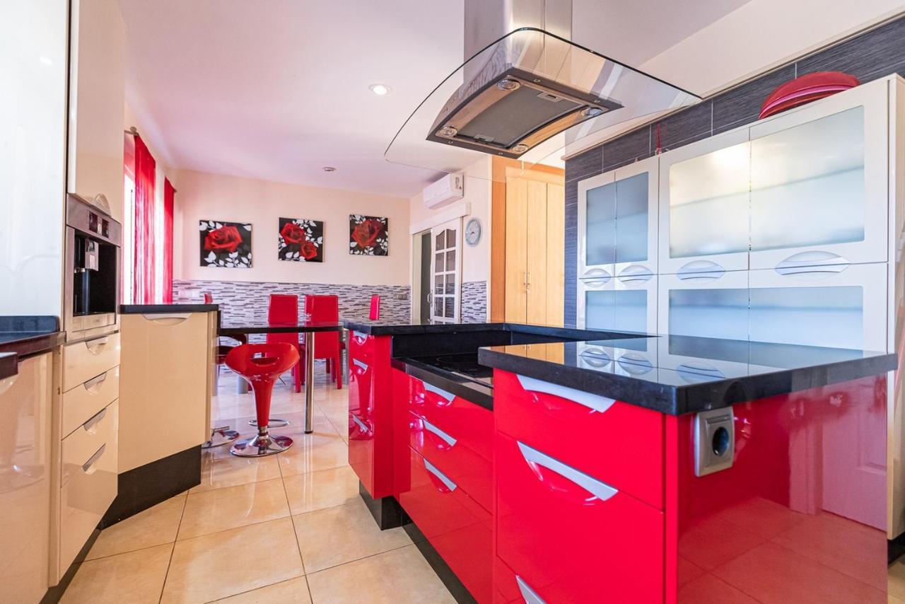 Spacious Four Bedroom Villa With Magnificent Views Costa Adeje  Extérieur photo