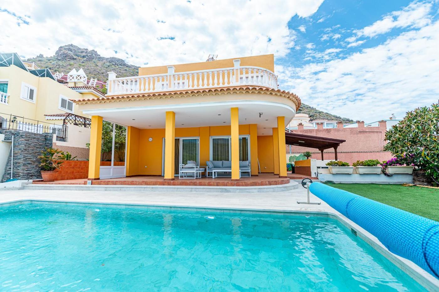 Spacious Four Bedroom Villa With Magnificent Views Costa Adeje  Extérieur photo