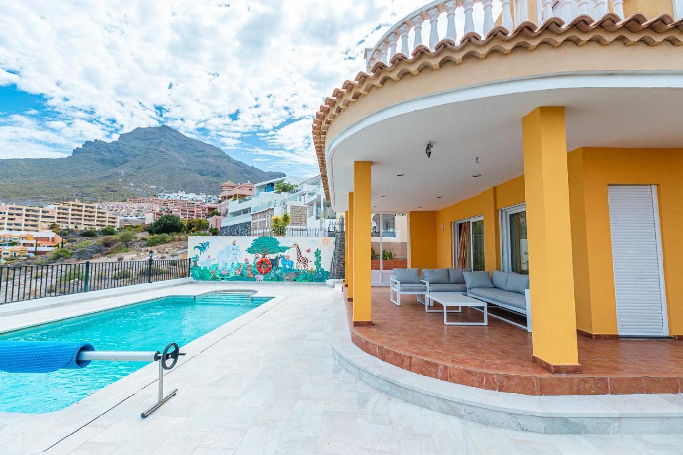 Spacious Four Bedroom Villa With Magnificent Views Costa Adeje  Extérieur photo