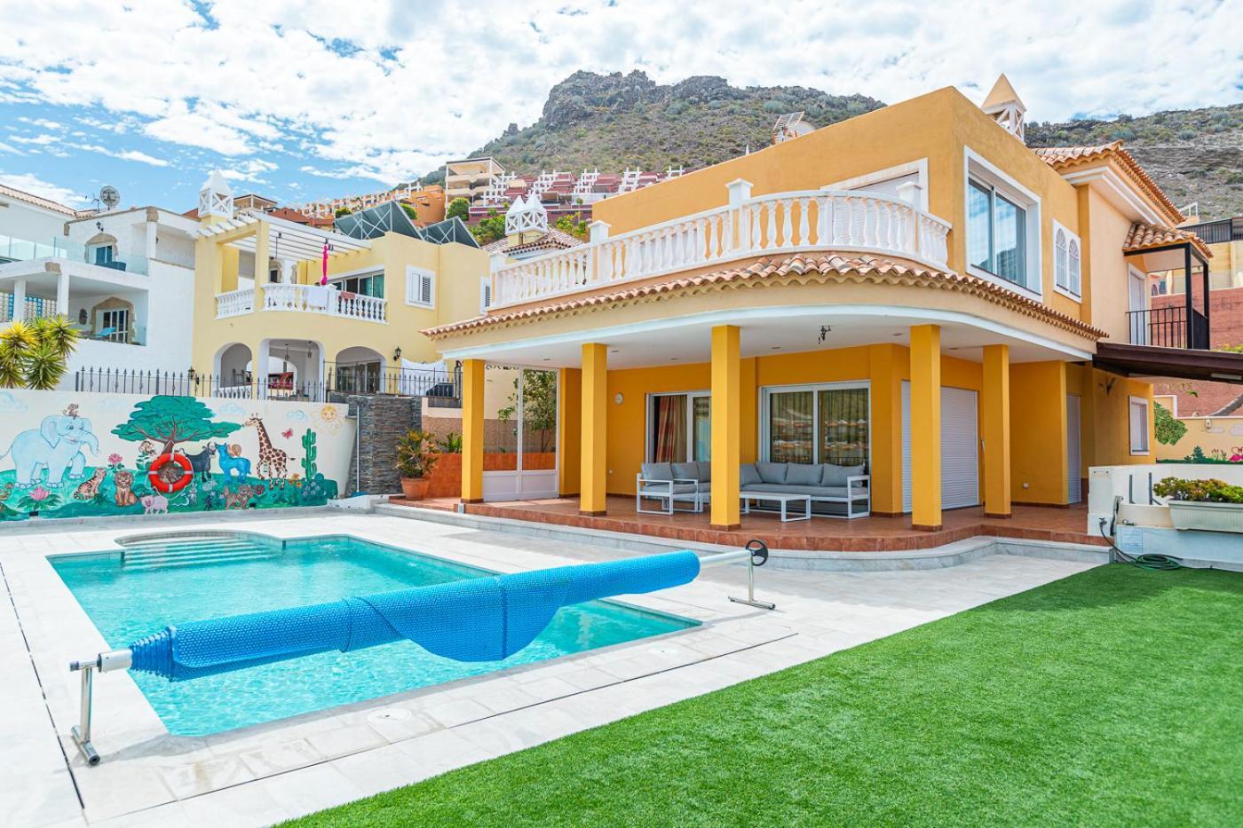 Spacious Four Bedroom Villa With Magnificent Views Costa Adeje  Extérieur photo